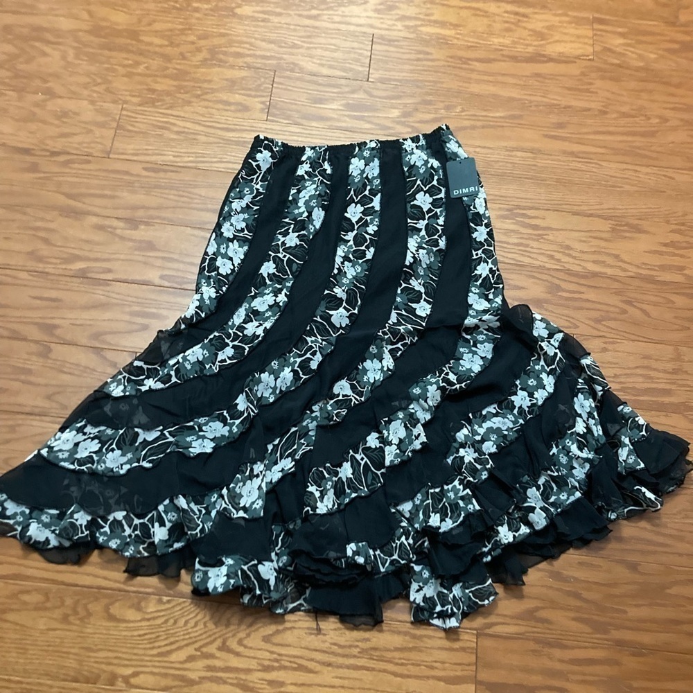Black & White Floral Maxi Skirt Sz M Whimsy Gothic Flowy Gypsy Fairy NWT - Picture 10 of 13
